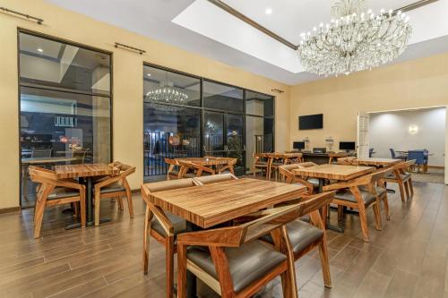 a dining room with wooden tables and chairs at Best Western Plus Big America in Santa Maria