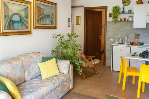 Køkken eller tekøkken på Residenza nel Verde con Piscina Vista Monti e Lago