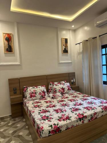 Ένα ή περισσότερα κρεβάτια σε δωμάτιο στο Appartement de haut standing avec balcon