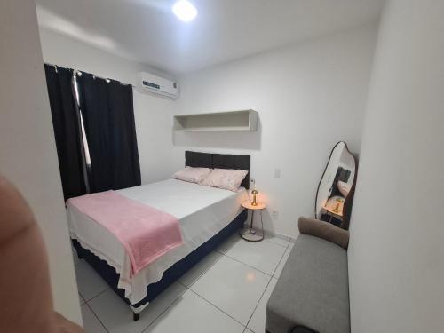 Postel nebo postele na pokoji v ubytování AP a 3KM das PRAIAS, com SUÍTE