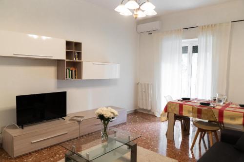 Whole apartment near main subway
