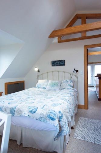 a bedroom with a large bed in a room at 508 B The Upper Bungalow in Virginia Beach