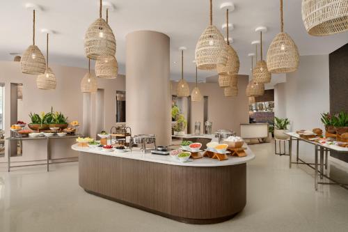 Еда / где поесть недалеко от курортного отеля