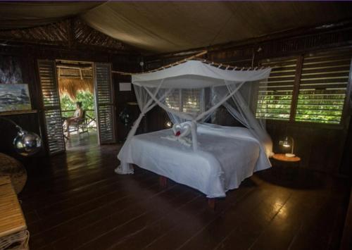 Postel nebo postele na pokoji v ubytování Villas Eco-Románticas Kúuch Ka´anil