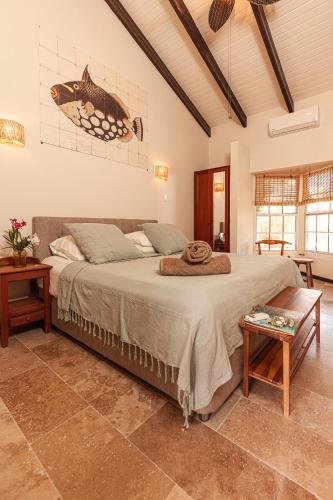 a bedroom with a bed with a fish on the wall at Goood Resort in Kralendijk