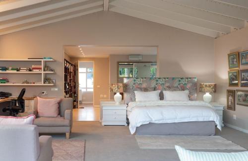 Χώρος καθιστικού στο Thirty On Grace