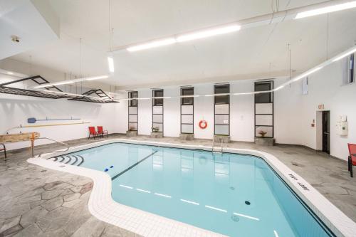 an indoor pool in a building with a swimming pool at Ramada Plaza by Wyndham Niagara Falls in Niagara Falls