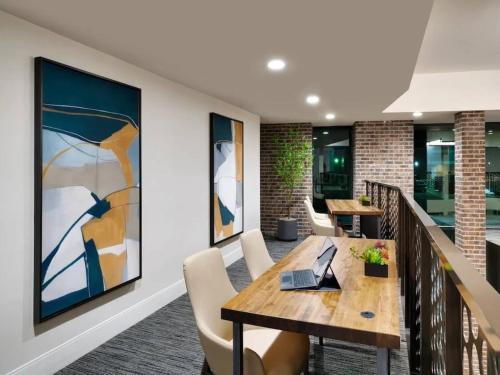 Photo de la galerie de l'établissement Cozy Studio in Brickyard shopping district!, à Salt Lake City