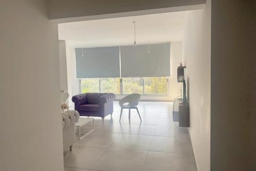 Χώρος καθιστικού στο Three-Bedroom Apartment with Stunning Views