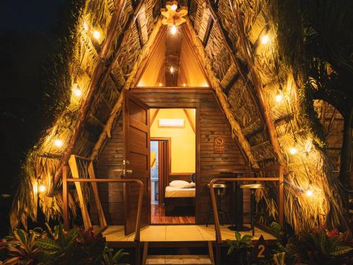 a tiny house with a bedroom and a bed at Termales del Arenal in Fortuna