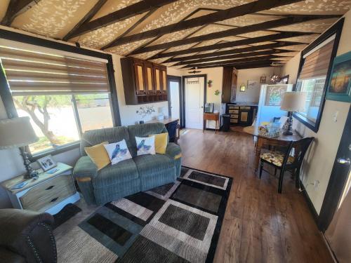 Istumisnurk majutusasutuses Quail Covey Cottage