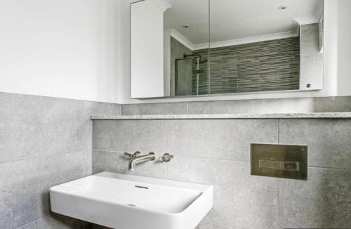 Koupelna v ubytování Entire Family Home with Massive Garden & Driveway