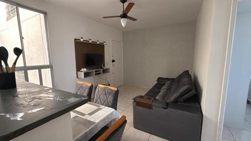 Televiisor ja/või meelelahutuskeskus majutusasutuses Apto 2 quarto Completo com Vaga