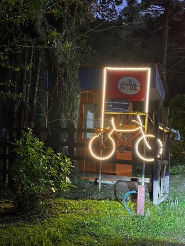 a bike is lit up in front of a truck at Bike Ville Fojo in Campos do Jordão