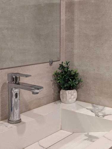 Φωτογραφία από το άλμπουμ του Midcity 1 BR, Condo, Gulberg Lahore Self Check IN στη Λαχόρη