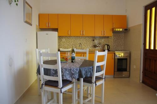 Apartments by the sea Podgora, Makarska - 6779