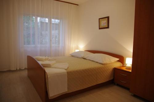 Apartments by the sea Podgora, Makarska - 6779