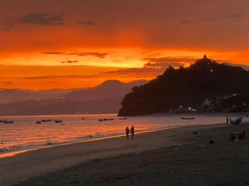 Foto sihtkohas Los Ayala asuva majutusasutuse Oceanfront - 3BR Entire Beachfront Home-Los Ayala Beach! galeriist