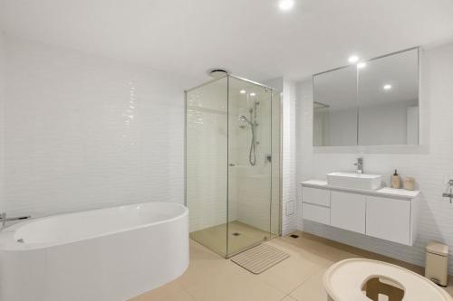 Ένα μπάνιο στο Aquaview Unit 302, 29 Canberra Tce, Kings Beach