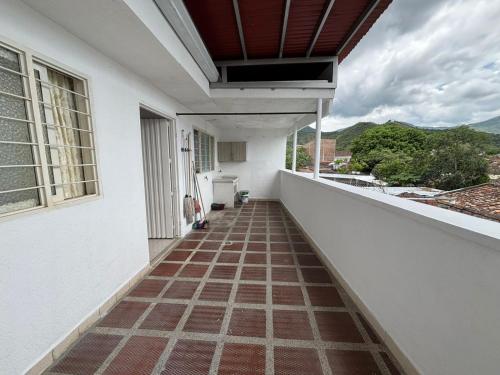 an empty balcony of a house with a tile floor at Casa grande en el centro de Roldanillo in Roldanillo