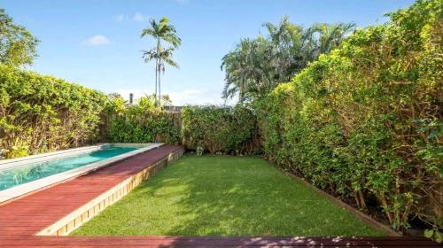 Πισίνα στο ή κοντά στο East Brisbane Federation-Style Pool Villa