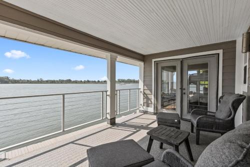 Μπαλκόνι ή βεράντα στο Grand Horizon St Clair Riverfront Oasis