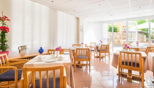 Restaurace v ubytování Hostal Residencia Sutimar