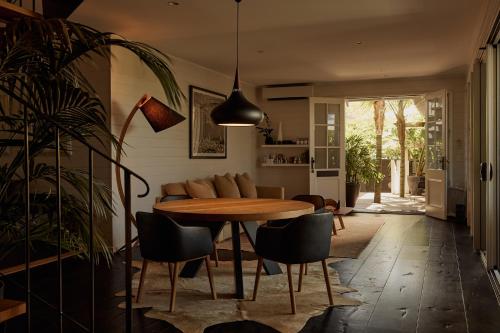 Χώρος καθιστικού στο 28 Degrees Byron Bay - Adults Only