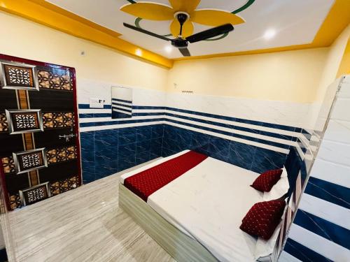 a bedroom with a bed and a ceiling fan at Kashi Inn RESIDENCY in Varanasi