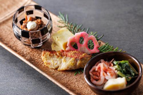 Jídlo v ryokanu nebo okolí