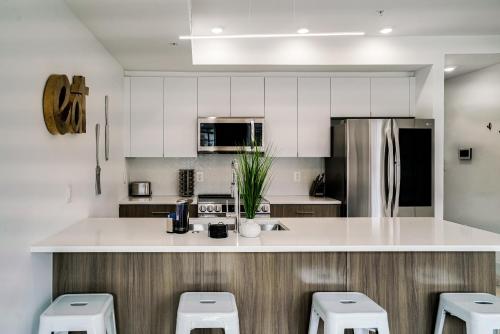 Kuchyň nebo kuchyňský kout v ubytování Luxury 2 bed 2 bath Suite in Washington DC