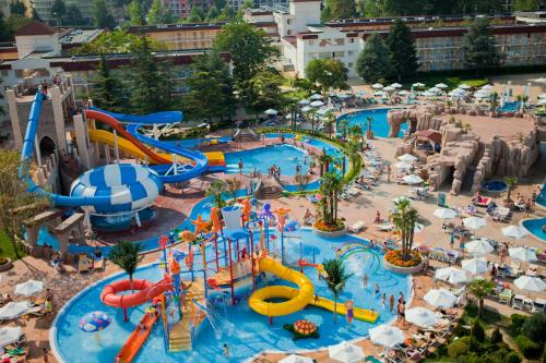 Der Swimmingpool an oder in der Nähe von DIT Evrika Beach Club Hotel - All Inclusive