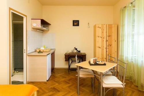 Villa Iveta- Triple Room Ground Floor - Martina