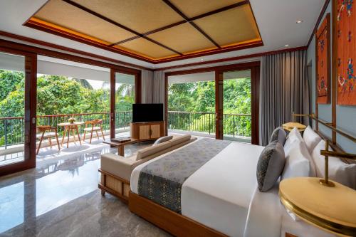 Кровать или кровати в номере Adiwana Alas Harum