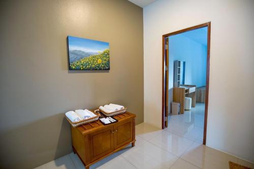 a room with a mirror and a cell phone on a table at Lazy shot in Ban San Ton Ko (1)