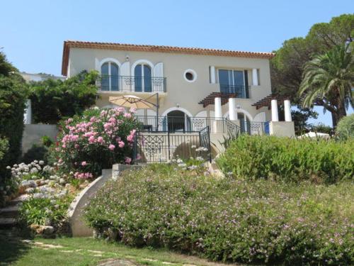 Villa 5 pièces et appart. 2 pièces clim., piscine privée, pour 10-12 pers., vue mer