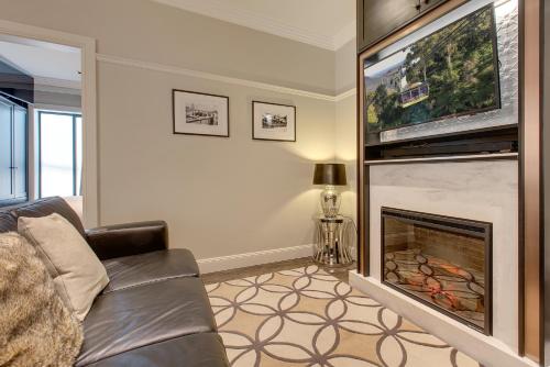 a living room with a couch and a fireplace at Explore the Blue Mountains on foot in Katoomba