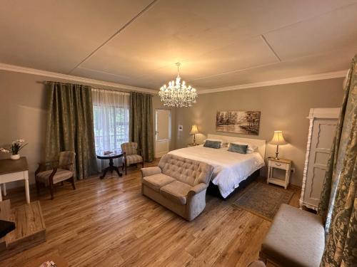 Ένα ή περισσότερα κρεβάτια σε δωμάτιο στο Steenkoppies semi self catering apartment