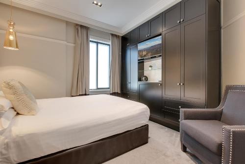 a bedroom with a bed and a chair at Family Retreat In Top Blue Mountains Location in Katoomba