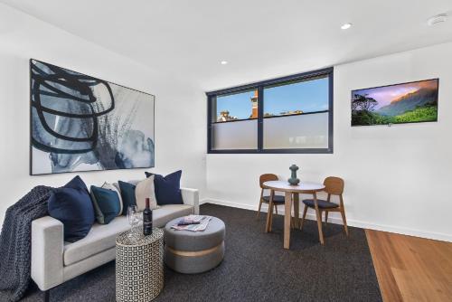 a living room with a couch and a table at Stylish Studio with Great Amenities near Beachside in Melbourne