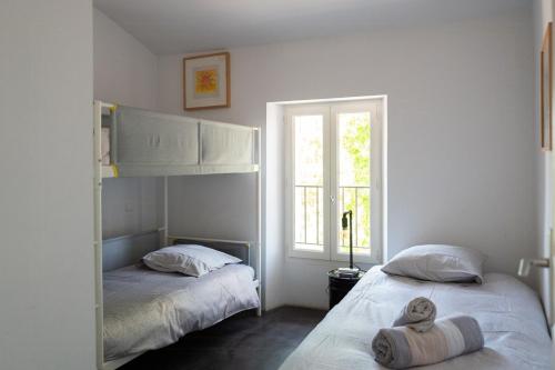 Una cama o camas en una habitación de Mas With Heated Pool In Luberon