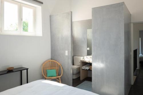 Una cama o camas en una habitación de Mas With Heated Pool In Luberon