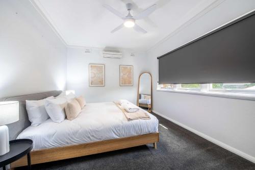 a bedroom with a bed and a large window at Tamworth Loft - Cosy & Convenient, Ideal for Work in Dubbo