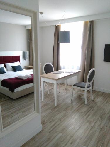 Ένα ή περισσότερα κρεβάτια σε δωμάτιο στο Hotel Rozbicki