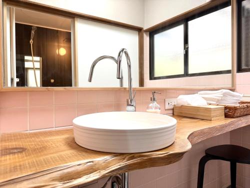 Ένα μπάνιο στο かみくまハウス