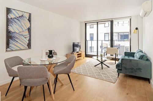 a living room with a table and a couch at Idyllic 1-Bed Near Popular Shopping Streets in Melbourne
