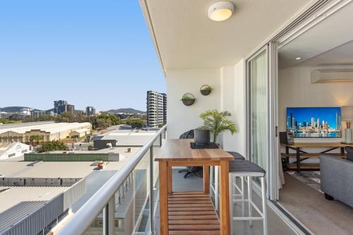 a balcony with a view of the city at Chic 2-Bed Apartment & 5 minutes walk to QPAC in Brisbane