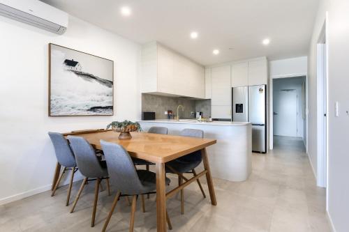 Η κουζίνα ή μικρή κουζίνα στο Elegant 2-Bed Apartment with Stunning Views