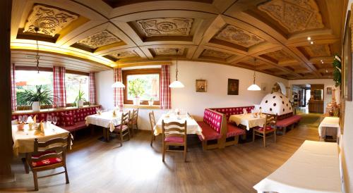En restaurant eller et andet spisested på Schi- und Wanderhotel Berghof