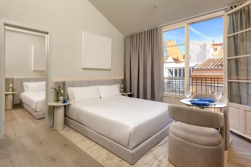 Giường trong phòng chung tại Coeo Frailes Design Apartments